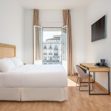 Albergue Luthia Puerta Del Sol Madrid Exterior foto
