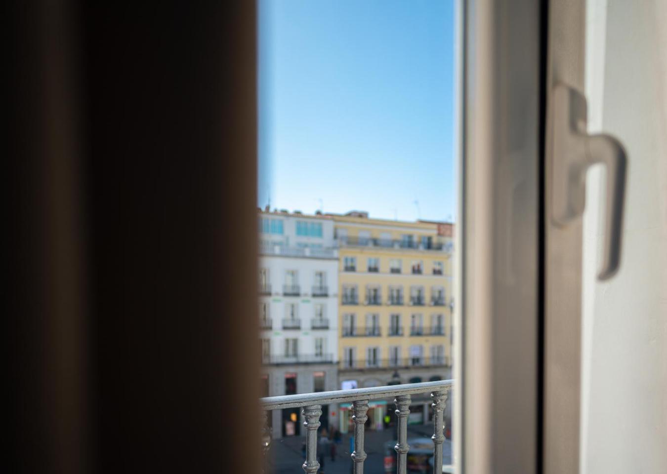 Albergue Luthia Puerta Del Sol Madrid Exterior foto