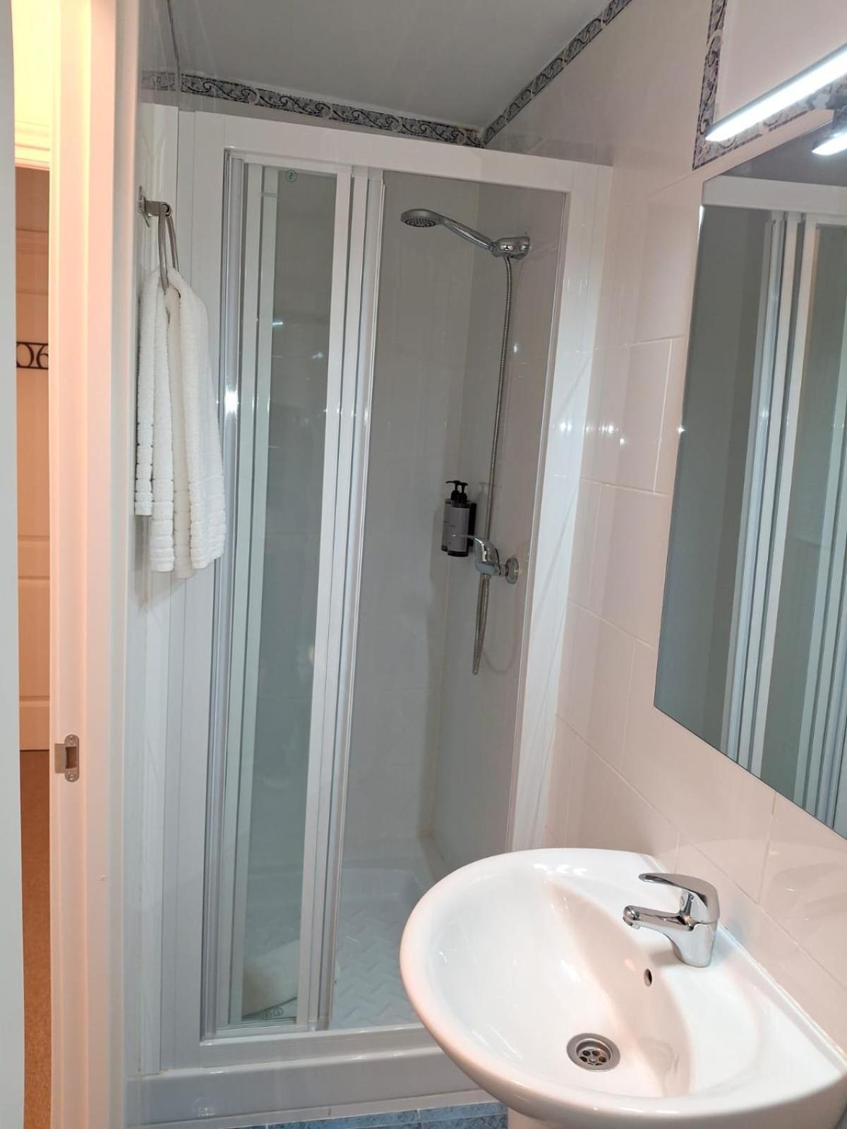 Albergue Luthia Puerta Del Sol Madrid Exterior foto