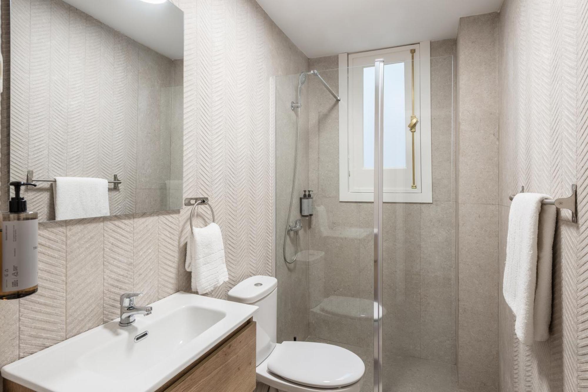 Albergue Luthia Puerta Del Sol Madrid Exterior foto