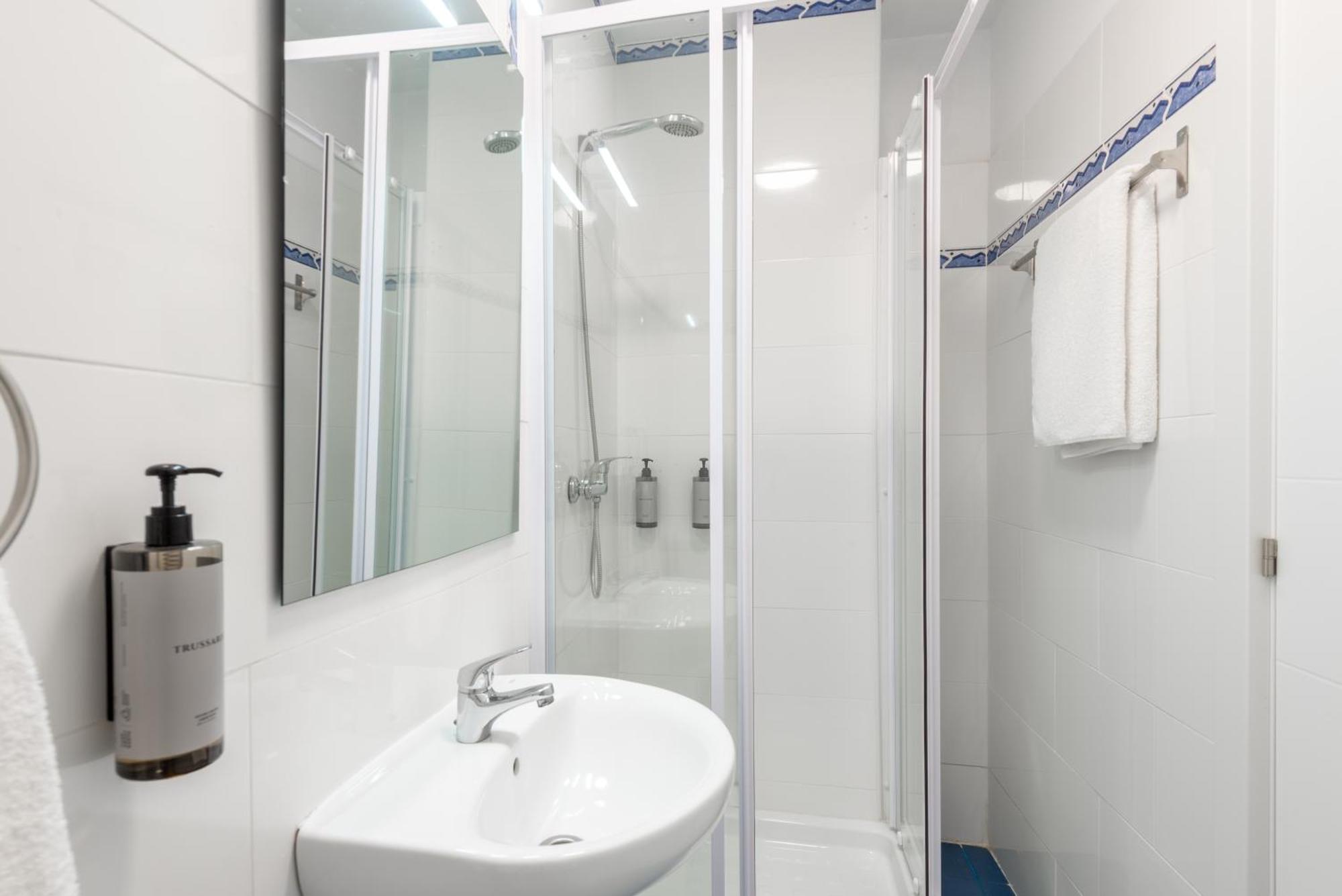 Albergue Luthia Puerta Del Sol Madrid Exterior foto