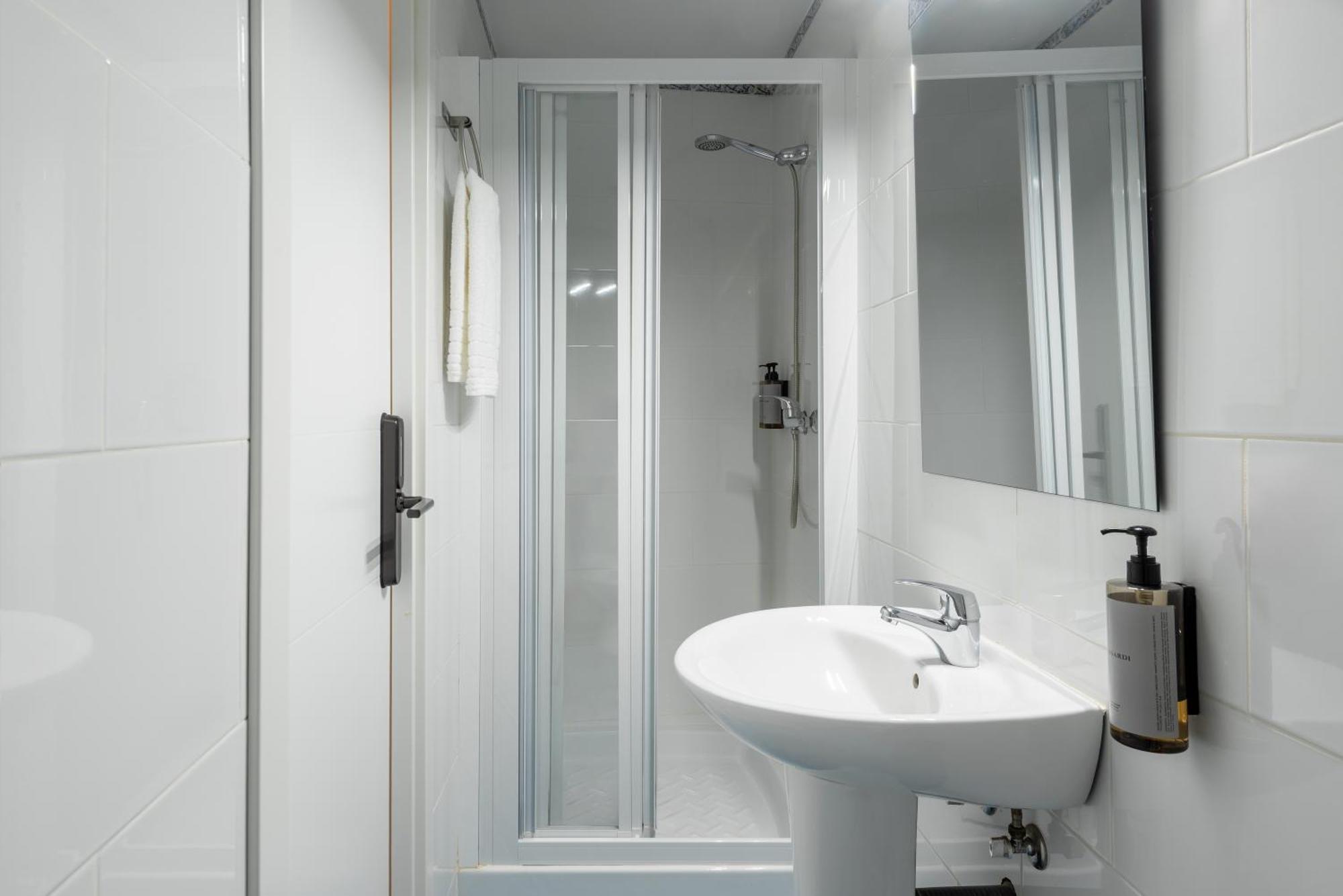 Albergue Luthia Puerta Del Sol Madrid Exterior foto
